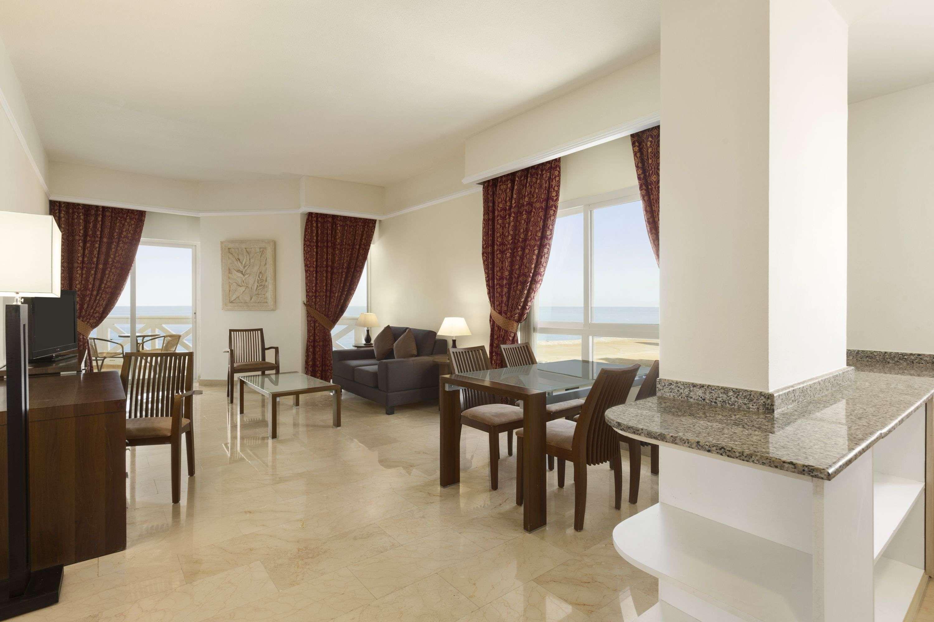 Ramada By Wyndham Beach Hotel אג'מן מראה חיצוני תמונה